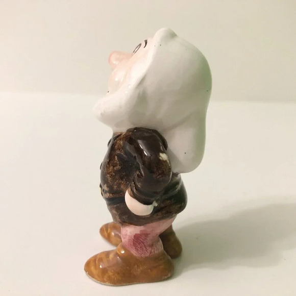 Vintage Disney  Snow White Sneezy Dwarf White Hat Figurine 3.5 Inch Tall Japan - Picture 2 of 16